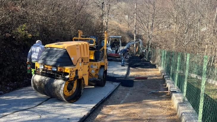 Засилени градежни активности за санација на локалните патишта во Општина Маврово и Ростуше