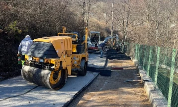 Засилени градежни активности за санација на локалните патишта во Општина Маврово и Ростуше