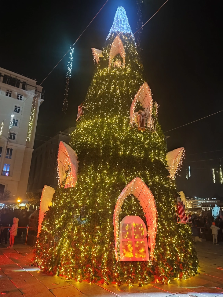 Скопје ја започна празничната програма „Новогодишна зимска бајка“