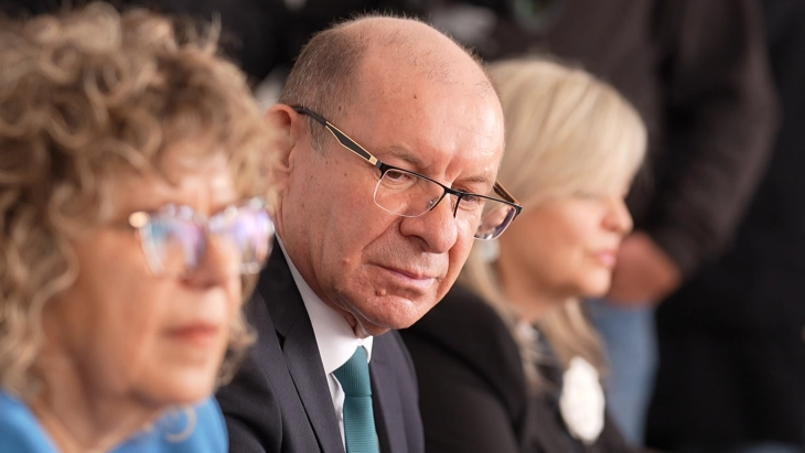 Предлогот за разрешување на Коцевски и Резолуцијата на власта за осуда на манипулациите на опозицијата за мигрантите во Собранието