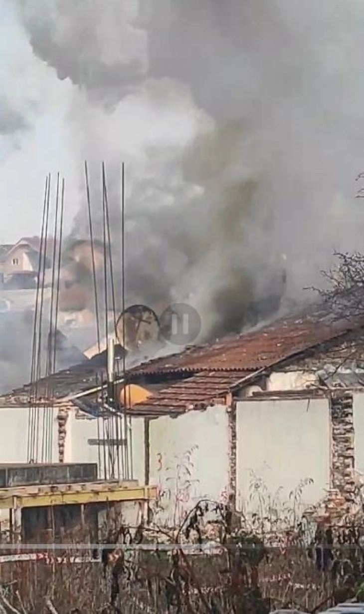 Пожар во средишниот дел на Неготино