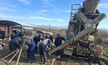 Општината  ја бетонирана пешачка патека кај Алејата на ангелите на Градските гробишта во Кочани