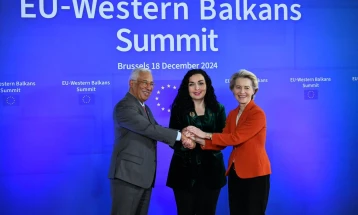 Presidentja kosovare Vjosa Osmani udhëton në Bruksel, përfaqëson Kosovën në Samitin e Liderëve BE-Ballkani Perëndimor