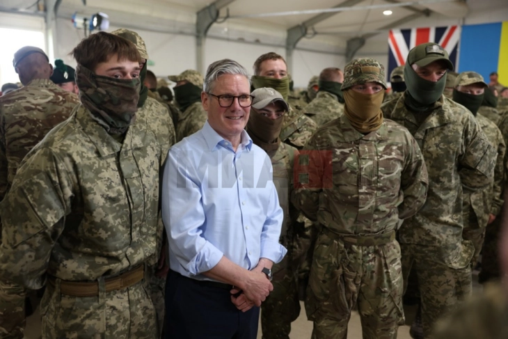 Стармер: Разгледуваме испраќање војници во Украина