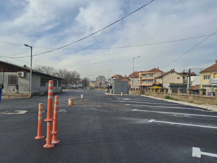 Нов проширен и реконструиран паркинг простор околу болницата во Куманово