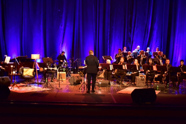 Штипскиот „Астибо Биг бенд“ вечер со Новогодишен концерт во Центарот за култура „Ацо Шопов“, посакуваат во 2026. институционална поддршка