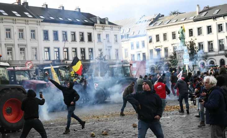 Përleshje ndërmjet policisë dhe bujqëve në protestat në Bruksel