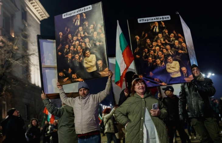 Mijëra bullgarë edhe mbrëmë protestuan kundër korrupsionit, kërkojnë zgjedhje të drejta dhe gjyqësi të pavarur