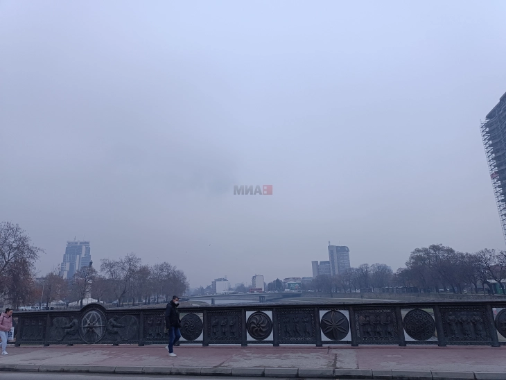 MMJPH: Tejkalohet pragu i grimcave PM10 në disa vende matëse në Shkup