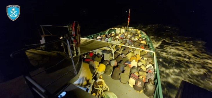 Во близина на грчкиот остров Гавдос спасени 545 мигранти