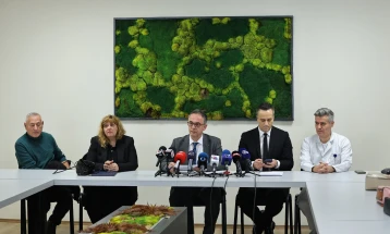 Model i ri specializimesh, së pari një internist i qëndrueshëm dhe një kirurg i qëndrueshëm, pastaj subspecializim aty ku është e nevojshme