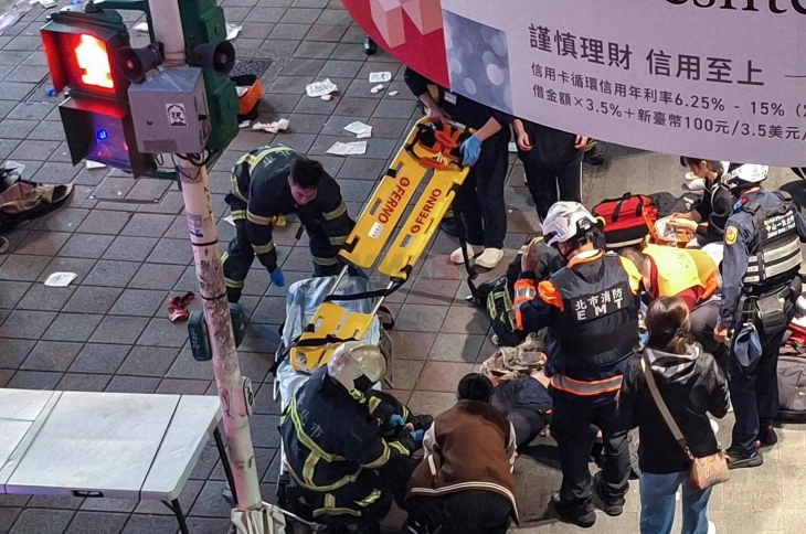 Nëntë persona u lënduan në një sulm me thikë në Tajpej