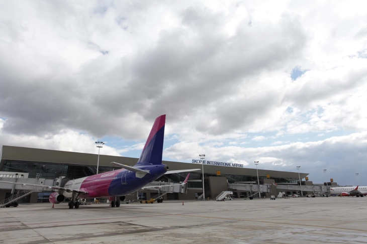 Маглата го отежнува авиосообраќајот, намалена видливост на дел од патиштата