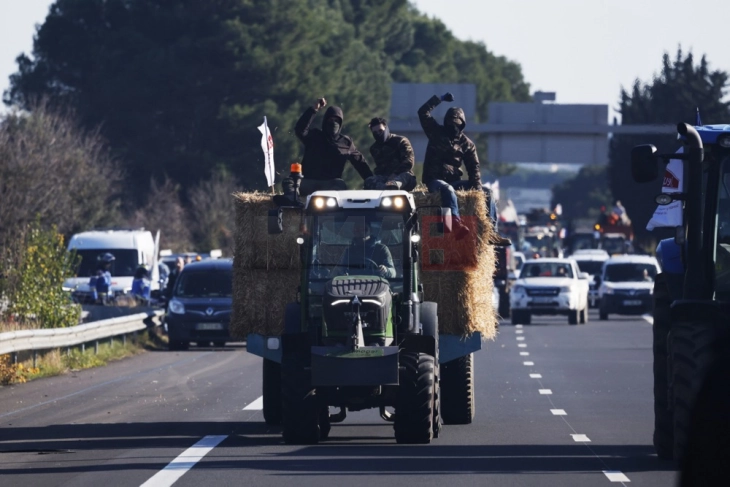 Синдикатите на земјоделците во Франција се закануваат со нови протести
