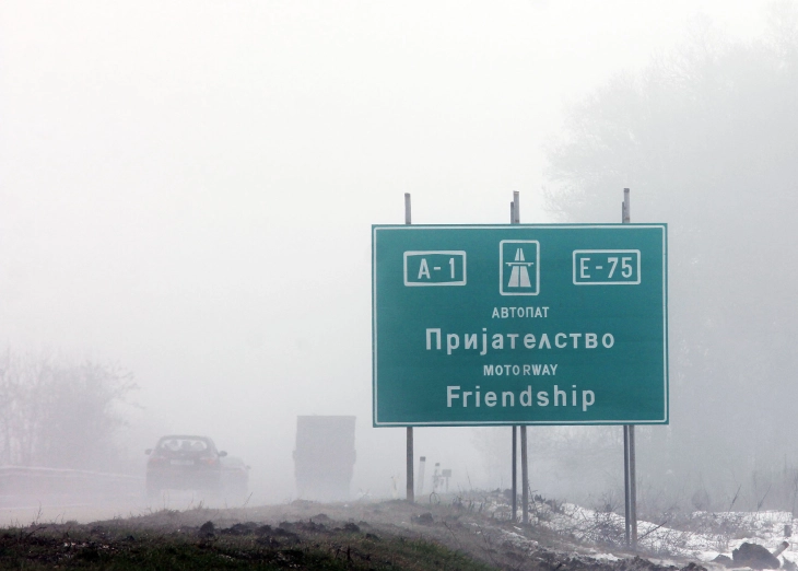 Сообраќајот без застои, магла на повеќе патни правци низ државата