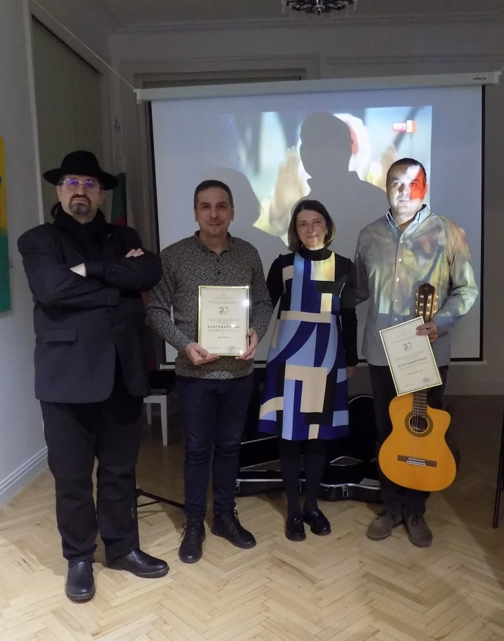 Сценско-музичка интерпретација на народна и антологиска македонска поезија на завршната културна вечер за 2025 во Македонскиот КИЦ во Софија