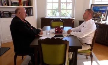 Кастриот Арифи во „Бизнис-клуб“: „Ние имаме добри стратегии за развој, но слаба имплементација“