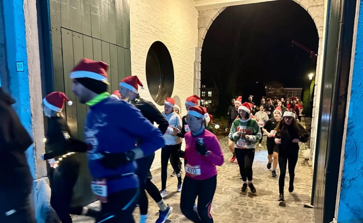 Хуманитарна „трка на Дедо Мразовци“ во белгискиот град Хаселт