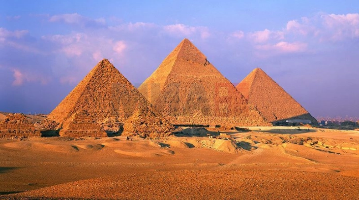 Потенцијално нови наоди: Пронајден досега непознат влез во најмалата пирамида во Гиза