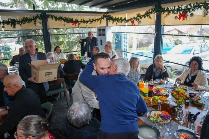 Митовски присуствуваше на предновогодишно дружење со пензионерите од Крива Паланка 