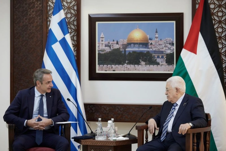 Мицотакис на Абас му ја повторил грчката поддршка за решението за две држави