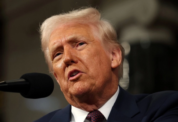 Trampi do t'i drejtohet kombit