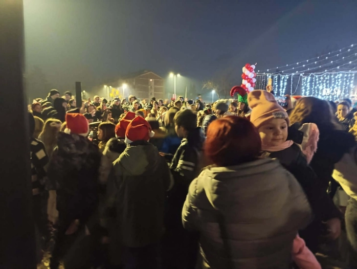 Новогодишен базар во ОУ „Никола Карев“ во Кочани