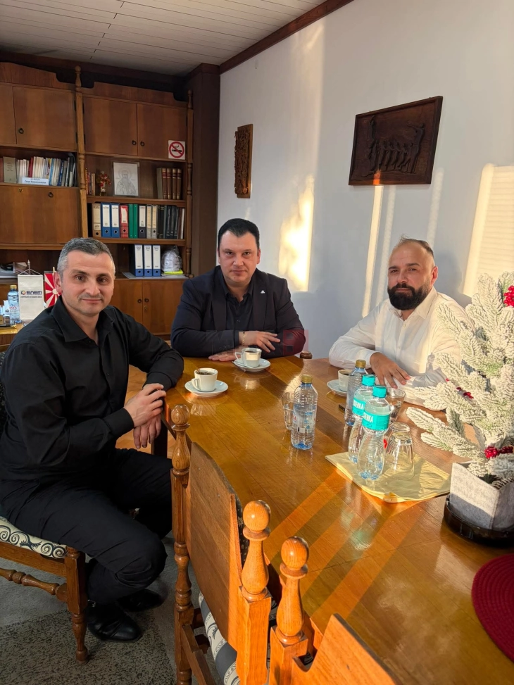 Kryetari i Dibrës, Mela, në një takim pune me Goce Bozhinovskin, drejtor i HEC 