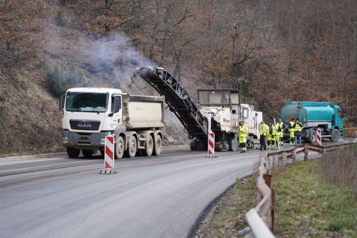 Deri në shkurt pritet të përfundojë rehabilitimi i aksit rrugor përmes grykës Preseka, paralajmëroi zëvendëskryeministri Nikolloski