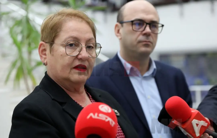 Јаневска: Ќе нема предвремен зимски распуст поради загадениот воздух