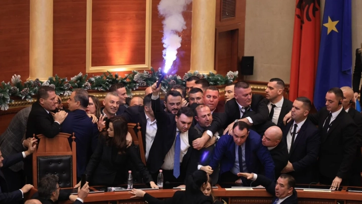 Sekretariati për Etikë i Parlamentit të Shqipërisë u ka shqiptuar përjashtim 30-ditor gjashtë deputetëve të PD-së për shkak të kaosit në seancën e fundit plenare