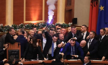 Sekretariati për Etikë i Parlamentit të Shqipërisë u ka shqiptuar përjashtim 30-ditor gjashtë deputetëve të PD-së për shkak të kaosit në seancën e fundit plenare