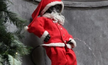 Божиќни традиции и обичаи во Белгија - елка со четири свеќи како симболи за надежта, мирот, радоста и љубовта