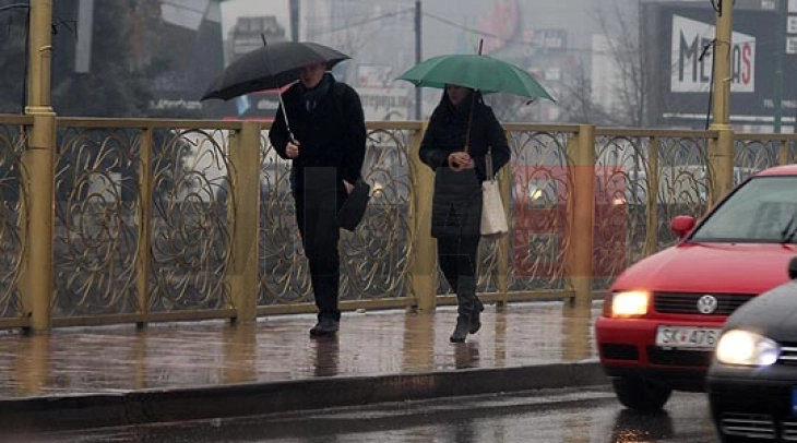 Moti sot me vranësira dhe me shira të kohëpaskohshme, në zonat malore borë