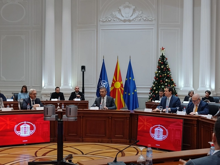 Обраќање на премиерот Мицкоски на Форумот на повратници во државата (во живо)