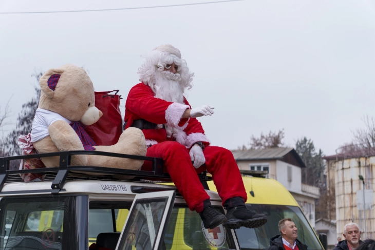 Мастербет донираше околу 400 новогодишни пакетчиња за хуманитарните активности на Црвениот крст