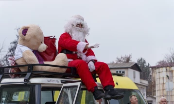 Мастербет донираше околу 400 новогодишни пакетчиња за хуманитарните активности на Црвениот крст