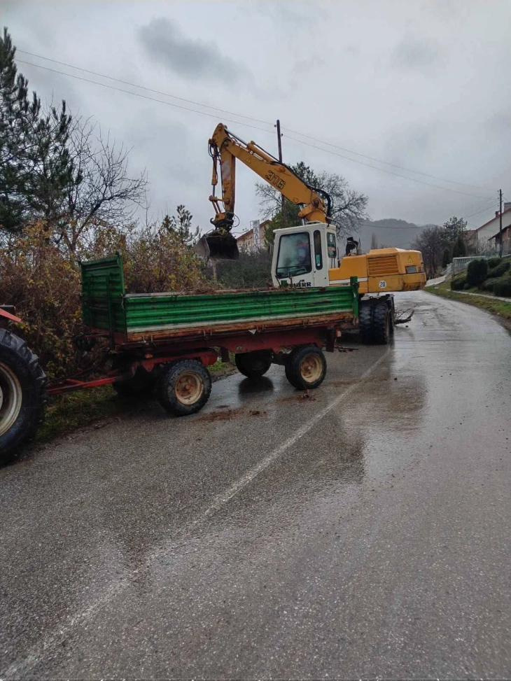 Во Виница се чистат одводни канали