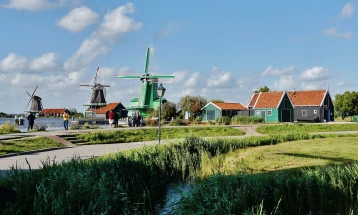 Холандско село ќе наплаќа влезници за туристички престој