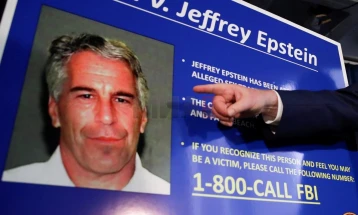 FBI-ja gjeti mbi një milion dokumente të reja për Epshtajn