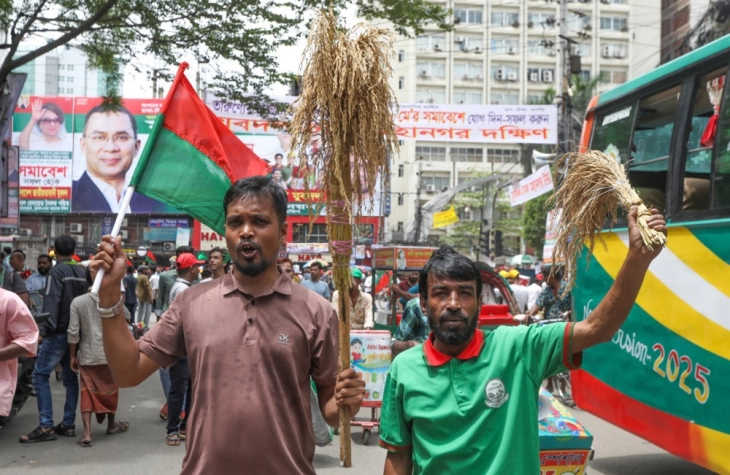 Опозицискиот лидер Рахман по 17 години егзил се врати во Бангладеш