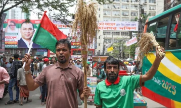 Опозицискиот лидер Рахман по 17 години егзил се врати во Бангладеш