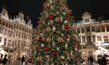 Божик меѓу христијанската традиција, паганските обичаи и комерцијалните интереси