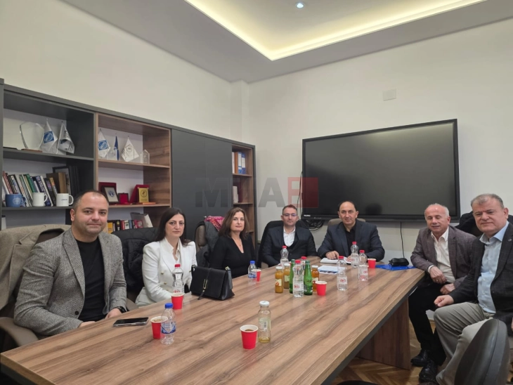 Njësitë akademike të Universitetit të Tetovës dhe të Universitetit të Prishtinës realizuan takim të përbashkët për forcimin e bashkëpunimit akademik dhe shkencor