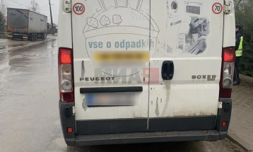 Gjenden mbi 25 tonë mjete piroteknike, arrestohen dy persona prej të cilëve njëri nënpunës policor