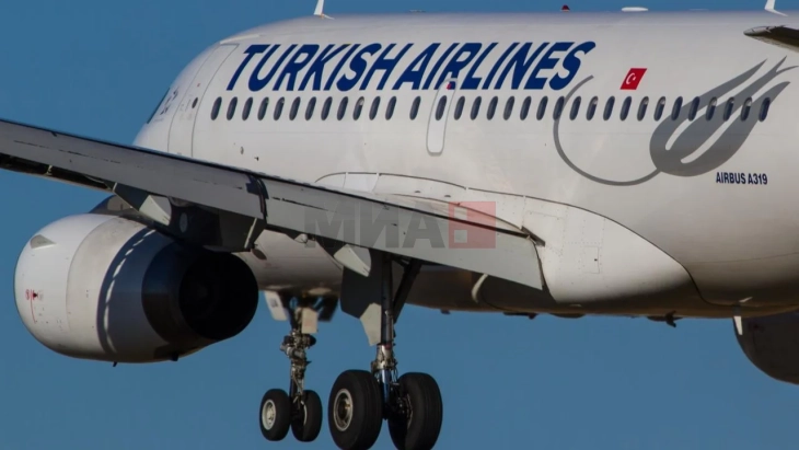 Turqia i dhuron qeverisë shqiptare një aeroplan 