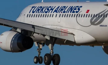 Turqia i dhuron qeverisë shqiptare një aeroplan 