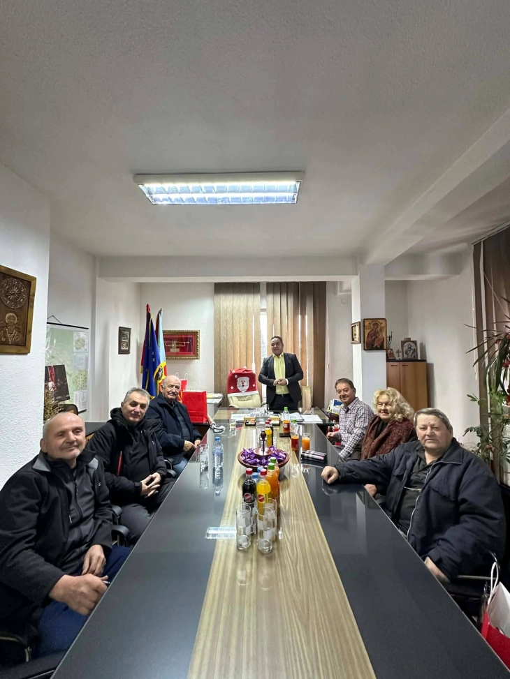 Градоначалниците на Берово и Пехчево со заедничка празнична посета на социјални установи