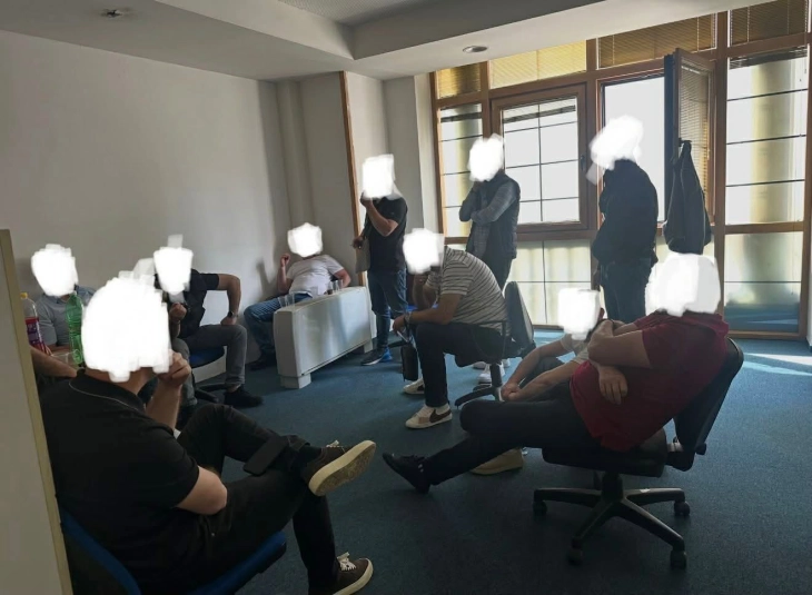 ДУИ: Најостро го осудуваме нечовечкиот, понижувачки и дискриминаторски третман на 76 вработени во Министерството за меѓуетнички односи, сите Албанци