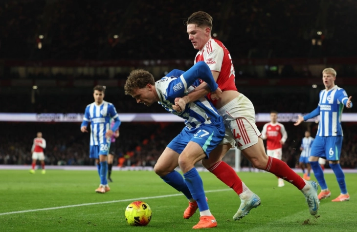 Арсенал останува лидер во Премиер лигата